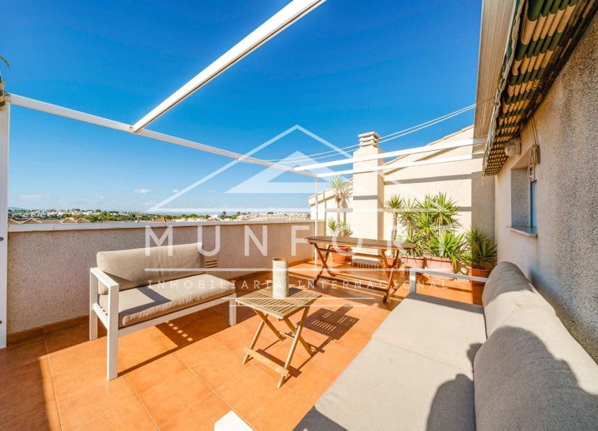3 soverom Penthouse til leie i La Zenia med svømmebasseng garasje - € 1 350 (Ref: 9821500)