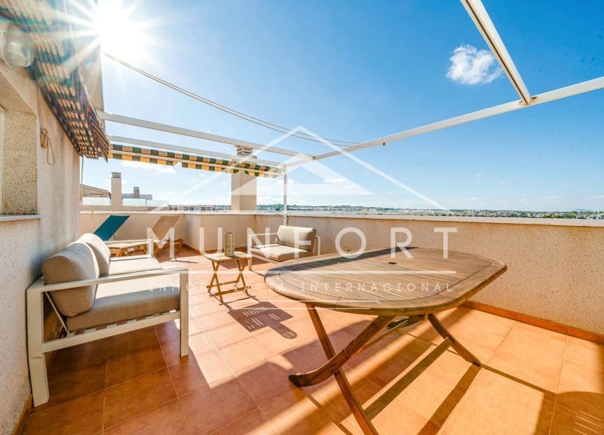 3 soverom Penthouse til leie i La Zenia med svømmebasseng garasje - € 1 350 (Ref: 9821500)