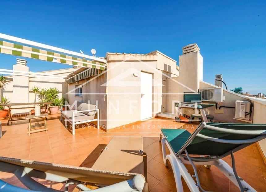 3 soverom Penthouse til leie i La Zenia med svømmebasseng garasje - € 1 350 (Ref: 9821500)