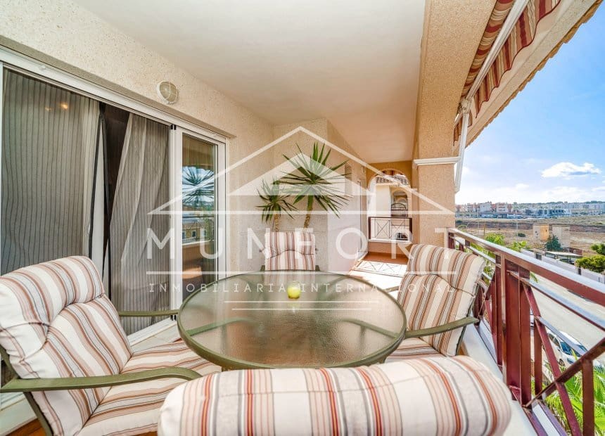 3 soverom Penthouse til leie i La Zenia med svømmebasseng garasje - € 1 350 (Ref: 9821500)