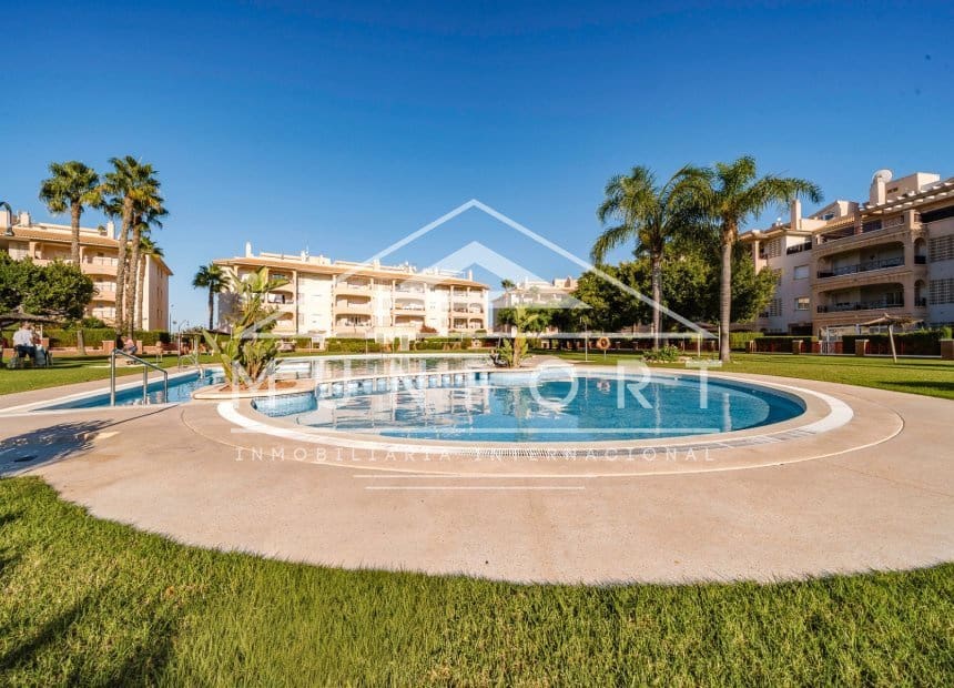 3 soverom Penthouse til leie i La Zenia med svømmebasseng garasje - € 1 350 (Ref: 9821500)