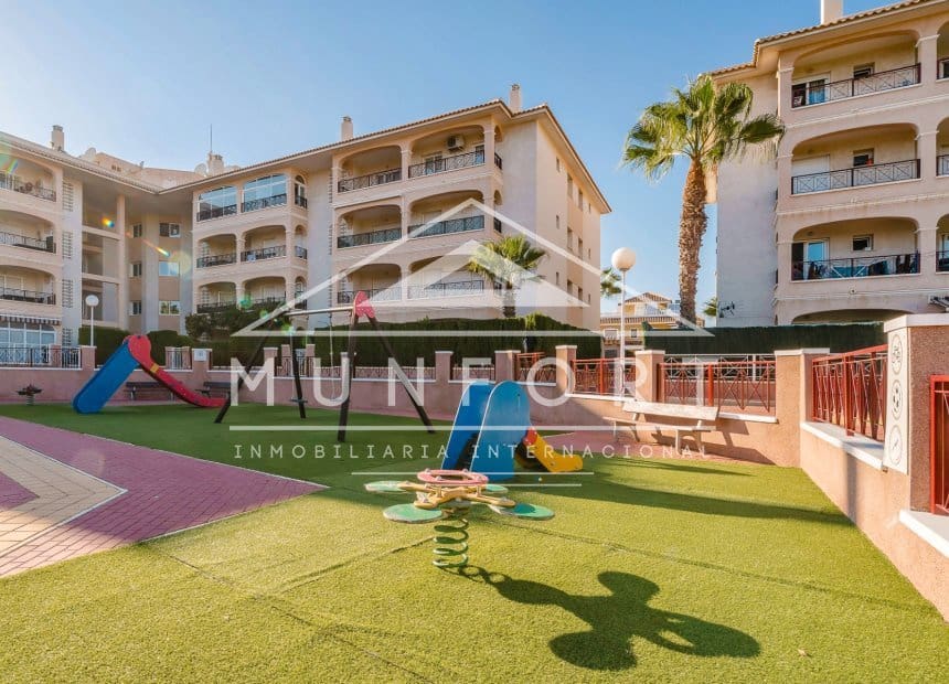 3 soverom Penthouse til leie i La Zenia med svømmebasseng garasje - € 1 350 (Ref: 9821500)