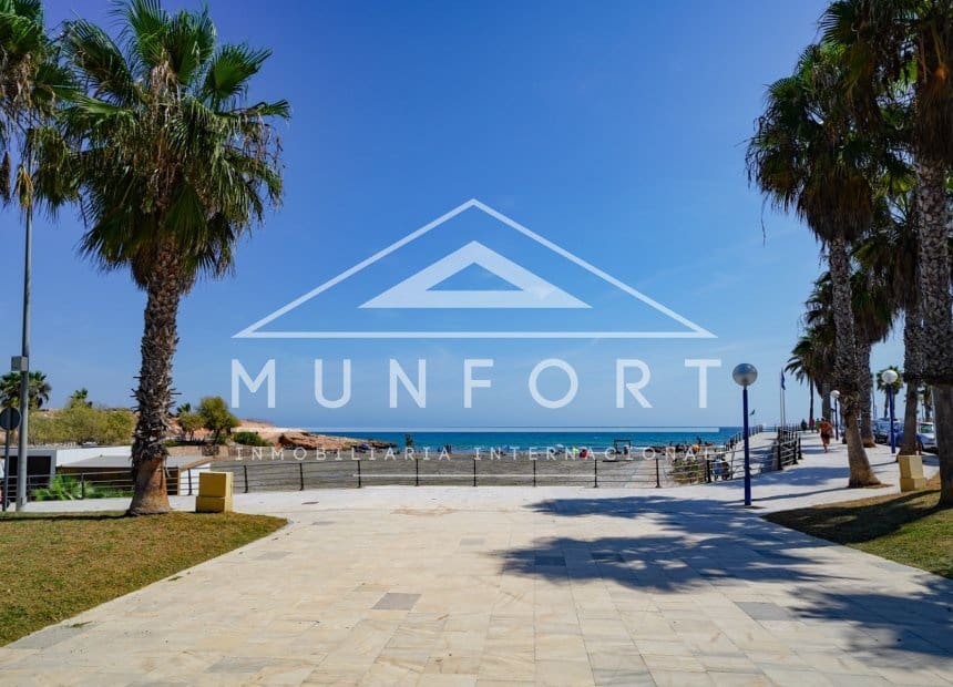 3 soverom Penthouse til leie i La Zenia med svømmebasseng garasje - € 1 350 (Ref: 9821500)