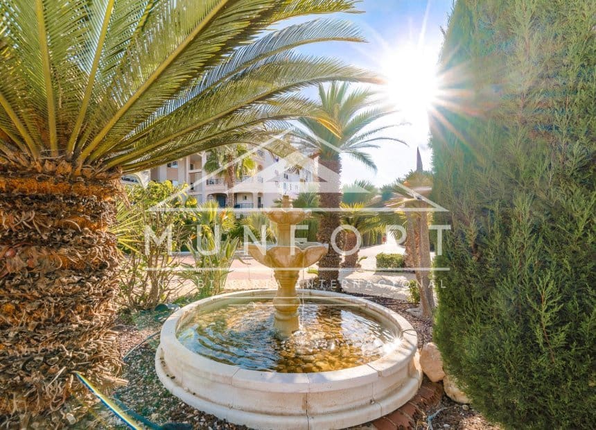 3 soverom Penthouse til leie i La Zenia med svømmebasseng garasje - € 1 350 (Ref: 9821500)