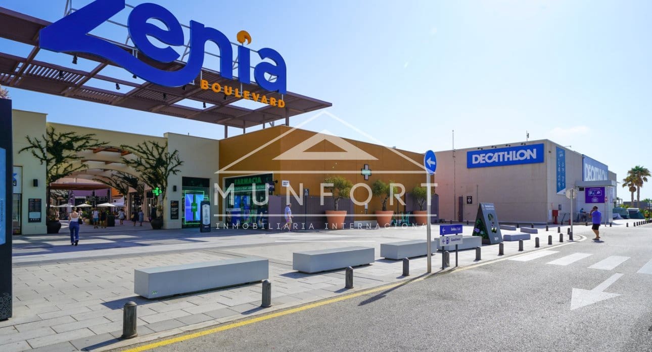 3 soverom Penthouse til leie i La Zenia med svømmebasseng garasje - € 1 350 (Ref: 9821500)