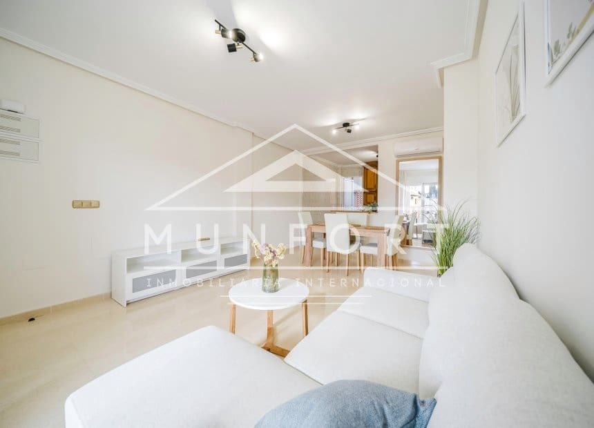 2 soveværelse Lejlighed til salg i Orihuela Costa med swimmingpool - € 169.000 (Ref: 9834676)