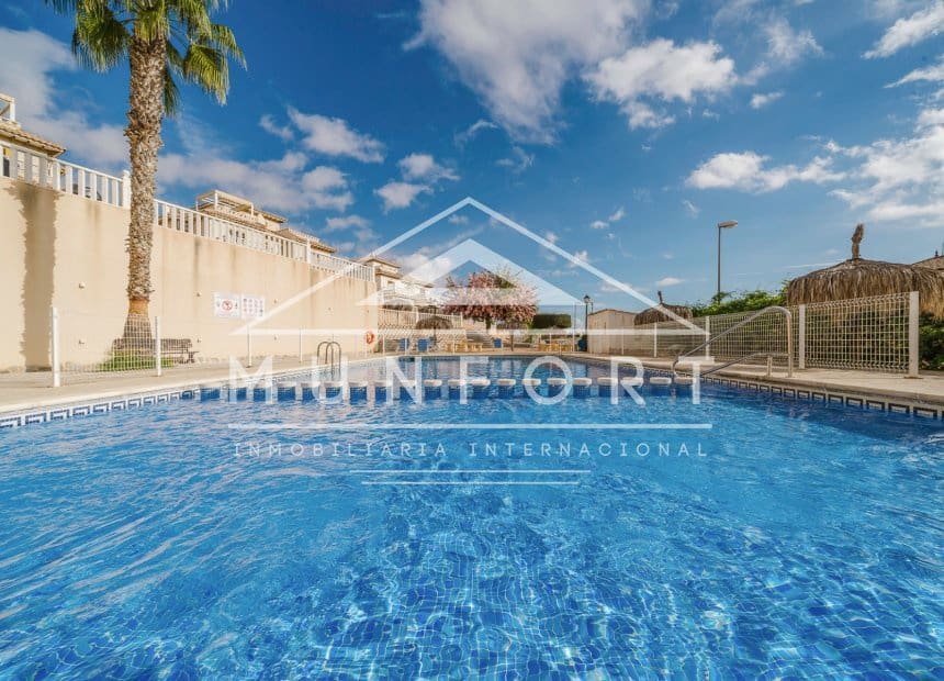 2 soveværelse Lejlighed til salg i Orihuela Costa med swimmingpool - € 169.000 (Ref: 9834676)