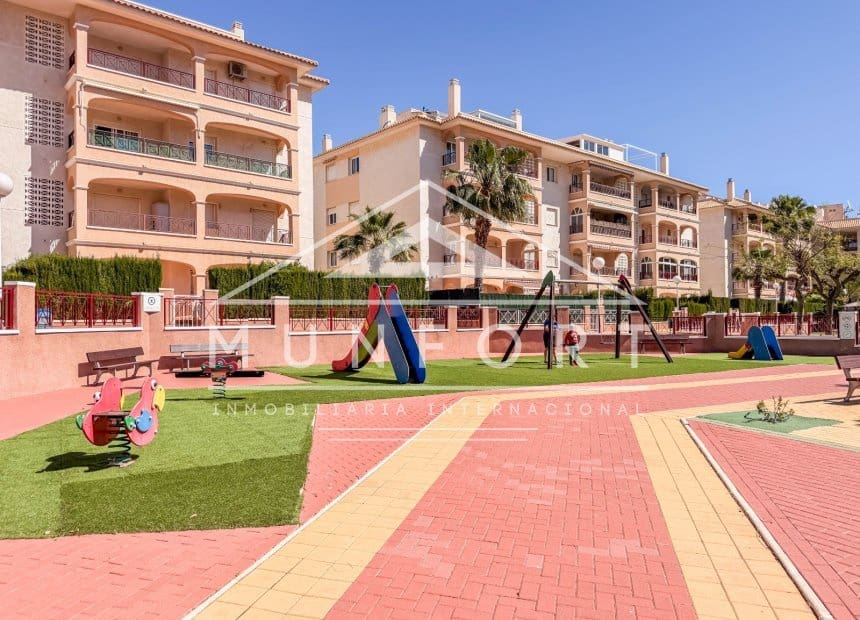 2 soverom Leilighet til salgs i Playa Flamenca med svømmebasseng - € 199 000 (Ref: 9838687)