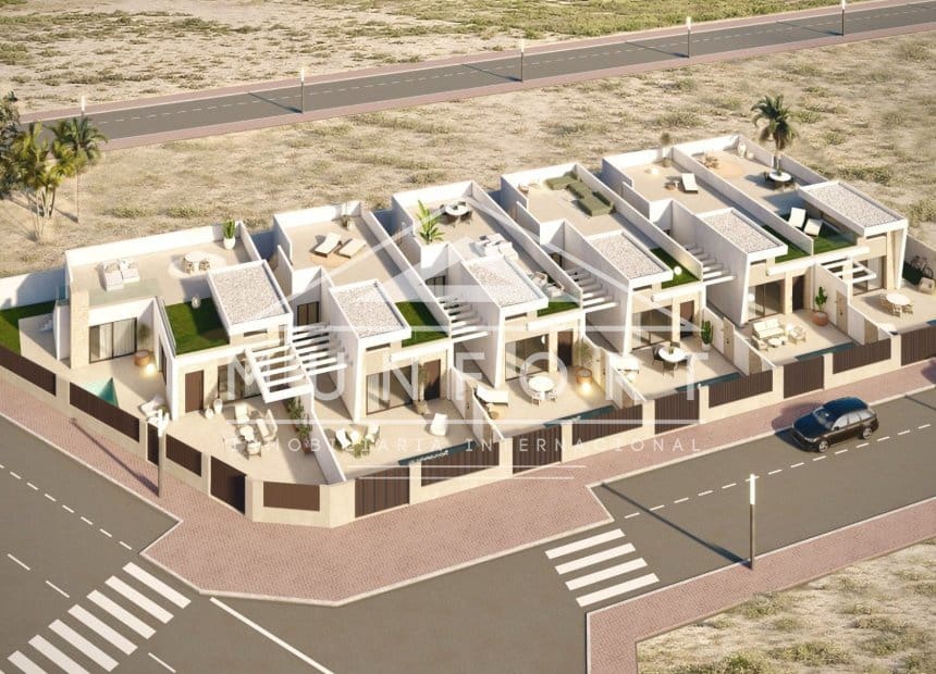 3 slaapkamer Villa te koop in Los Alcazares met zwembad - € 453.000 (Ref: 9849913)