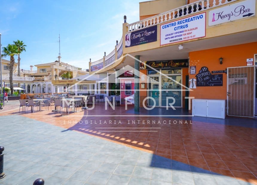 2 soveværelse Lejlighed til salg i Playa Flamenca med swimmingpool - € 199.000 (Ref: 9850381)