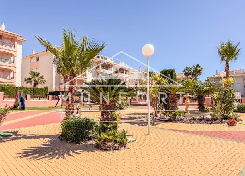 2 soveværelse Lejlighed til salg i Playa Flamenca med swimmingpool - € 199.000 (Ref: 9850381)