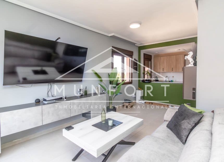2 bedroom Penthouse for sale in Los Alcazares with pool - € 195,000 (Ref: 9850743)