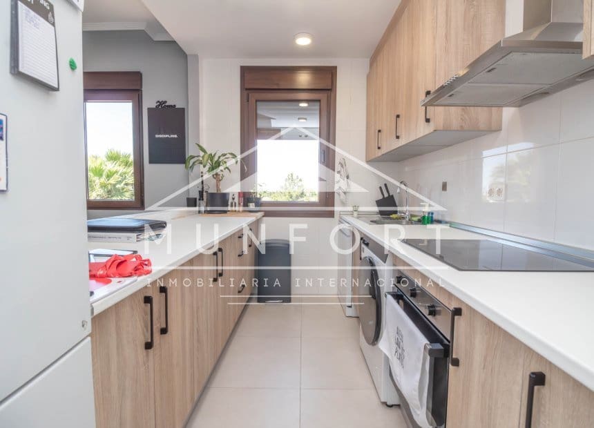 2 bedroom Penthouse for sale in Los Alcazares with pool - € 195,000 (Ref: 9850743)