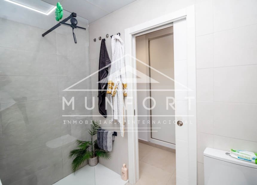 2 bedroom Penthouse for sale in Los Alcazares with pool - € 195,000 (Ref: 9850743)