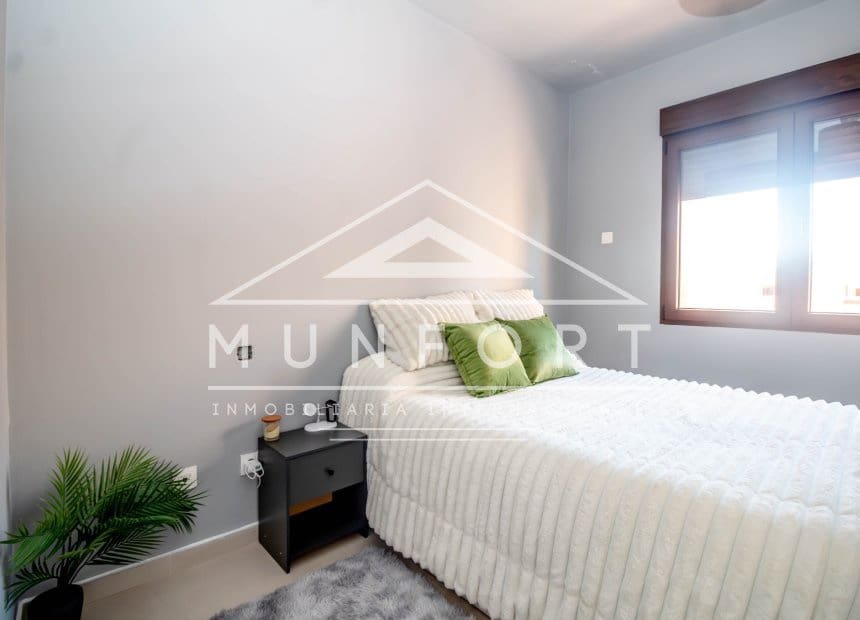 2 bedroom Penthouse for sale in Los Alcazares with pool - € 195,000 (Ref: 9850743)