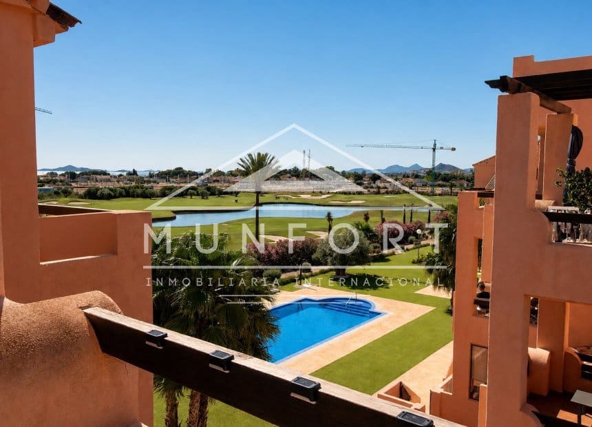 2 bedroom Penthouse for sale in Los Alcazares with pool - € 195,000 (Ref: 9850743)