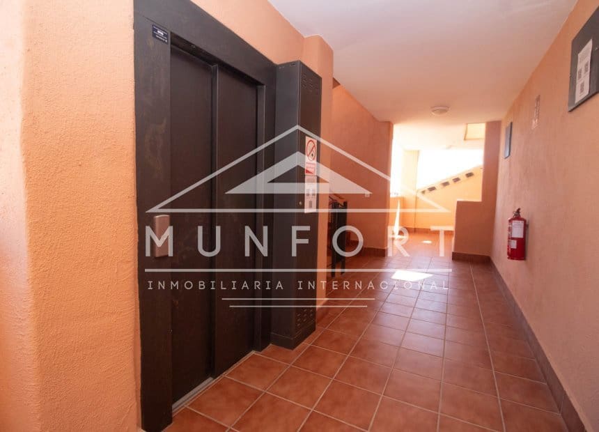 2 bedroom Penthouse for sale in Los Alcazares with pool - € 195,000 (Ref: 9850743)