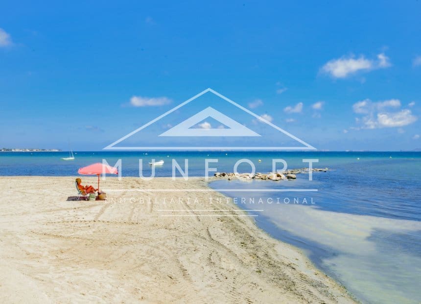 2 bedroom Penthouse for sale in Los Alcazares with pool - € 195,000 (Ref: 9850743)