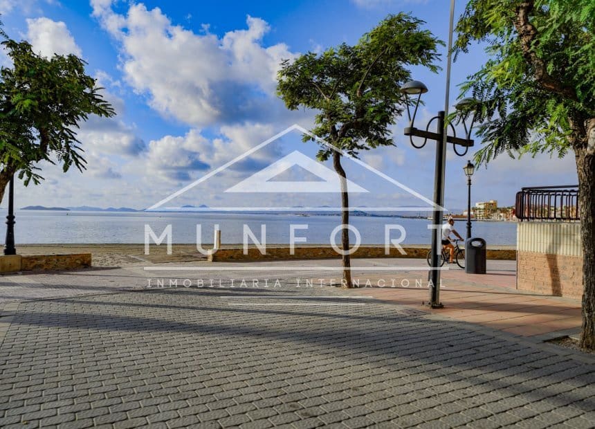 2 bedroom Penthouse for sale in Los Alcazares with pool - € 195,000 (Ref: 9850743)