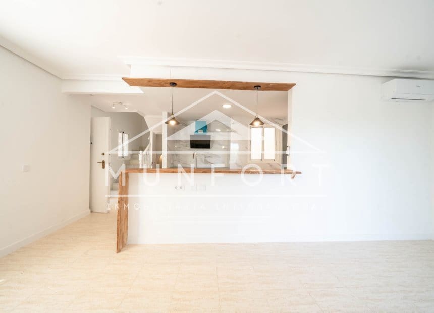 2 soverom Hus til salgs i Pilar de la Horadada med svømmebasseng - € 329 900 (Ref: 9850745)