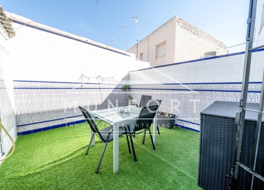 2 bedroom Beach Apartment for holiday rental in Los Urrutias - € 850 (Ref: 9854523)