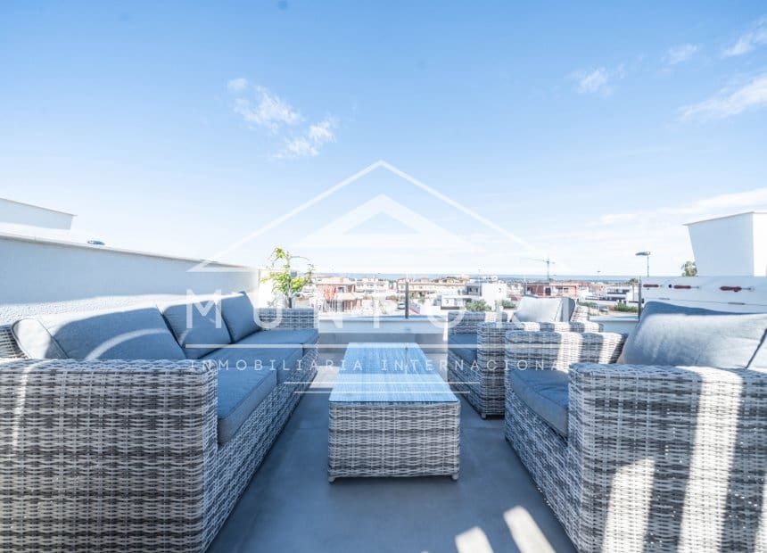 3 soveværelse Villa til salg i Santiago de la Ribera med swimmingpool - € 679.900 (Ref: 9854628)