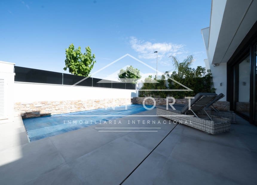3 soveværelse Villa til salg i Santiago de la Ribera med swimmingpool - € 679.900 (Ref: 9854628)