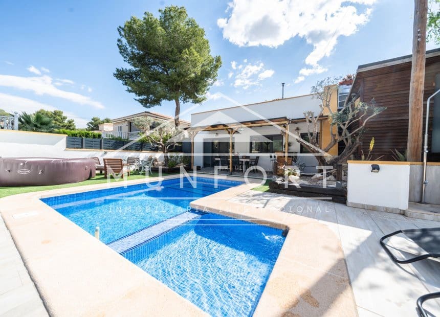 3 bedroom Villa for holiday rental in Pinar de Campoverde with pool - € 1,600 (Ref: 9854629)