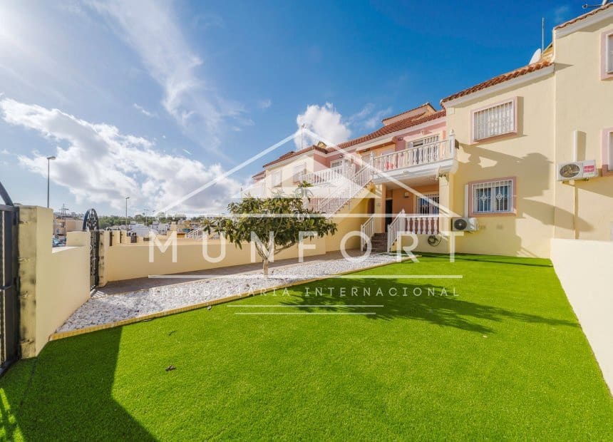 2 bedroom Bungalow for sale in Villamartin with pool - € 189,000 (Ref: 9861352)