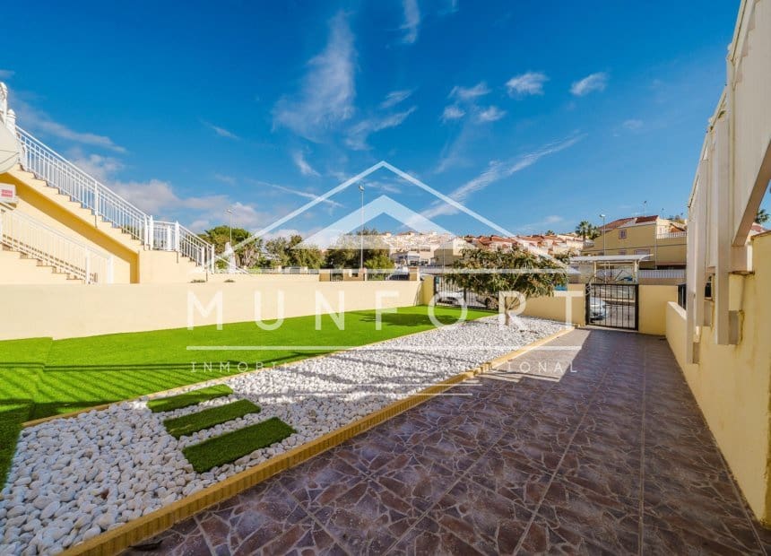2 bedroom Bungalow for sale in Villamartin with pool - € 189,000 (Ref: 9861352)