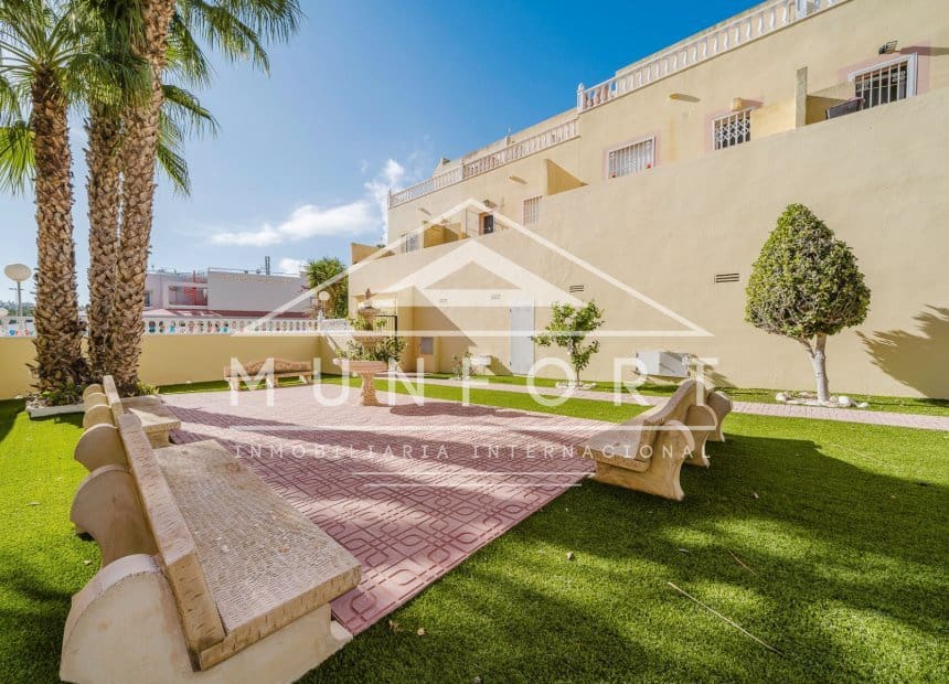 2 bedroom Bungalow for sale in Villamartin with pool - € 189,000 (Ref: 9861352)