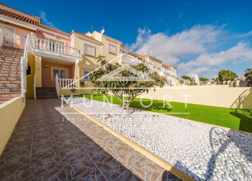 2 bedroom Bungalow for sale in Villamartin with pool - € 189,000 (Ref: 9861352)