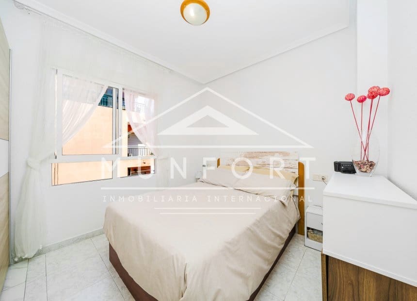 2 soveværelse Lejlighed til salg i Torrevieja med swimmingpool - € 155.000 (Ref: 9879761)