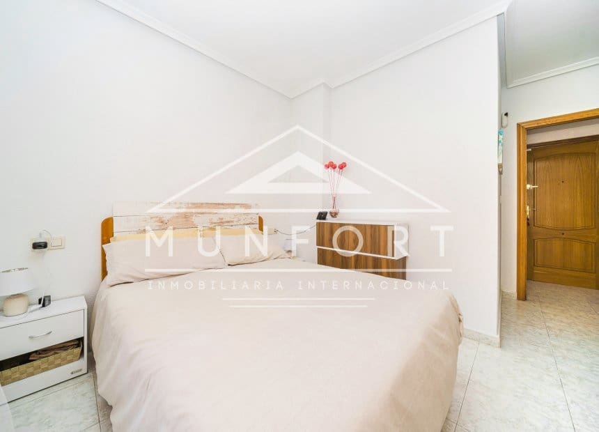 2 soveværelse Lejlighed til salg i Torrevieja med swimmingpool - € 155.000 (Ref: 9879761)