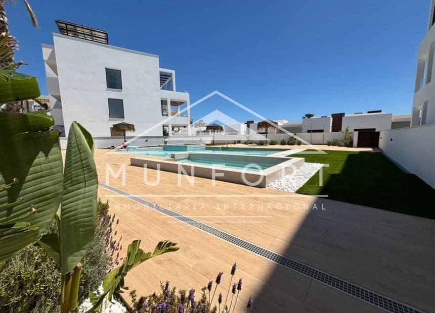 Apartamento de 2 habitaciones en Los Alcázares en venta con piscina - 260.000 € (Ref: 9882627)