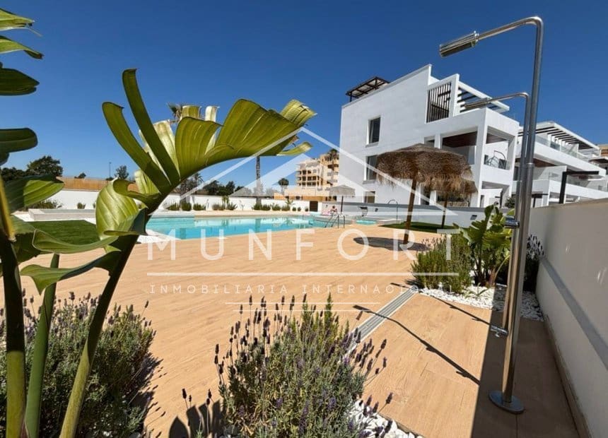 Apartamento de 2 habitaciones en Los Alcázares en venta con piscina - 260.000 € (Ref: 9882627)