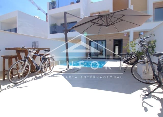 3 soveværelse Rækkehus til salg i San Pedro del Pinatar ciudad, San Pedro del Pinatar med swimmingpool - € 399.900 (Ref: 9882629)