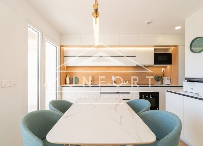 3 soveværelse Semi-Rækkehus til salg i La Nucia med swimmingpool - € 469.000 (Ref: 9883695)