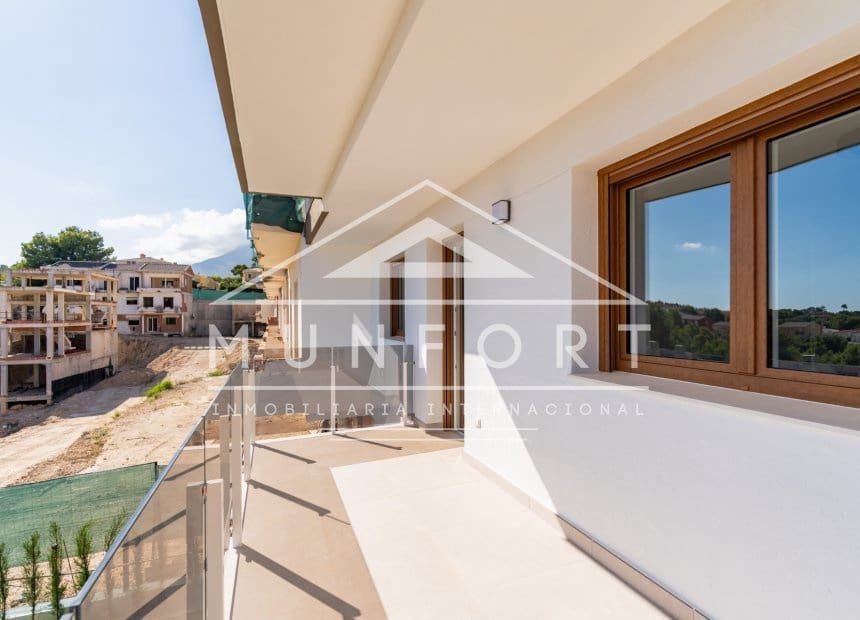 3 soveværelse Semi-Rækkehus til salg i La Nucia med swimmingpool - € 469.000 (Ref: 9883695)