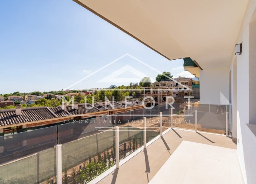 3 soveværelse Semi-Rækkehus til salg i La Nucia med swimmingpool - € 469.000 (Ref: 9883695)