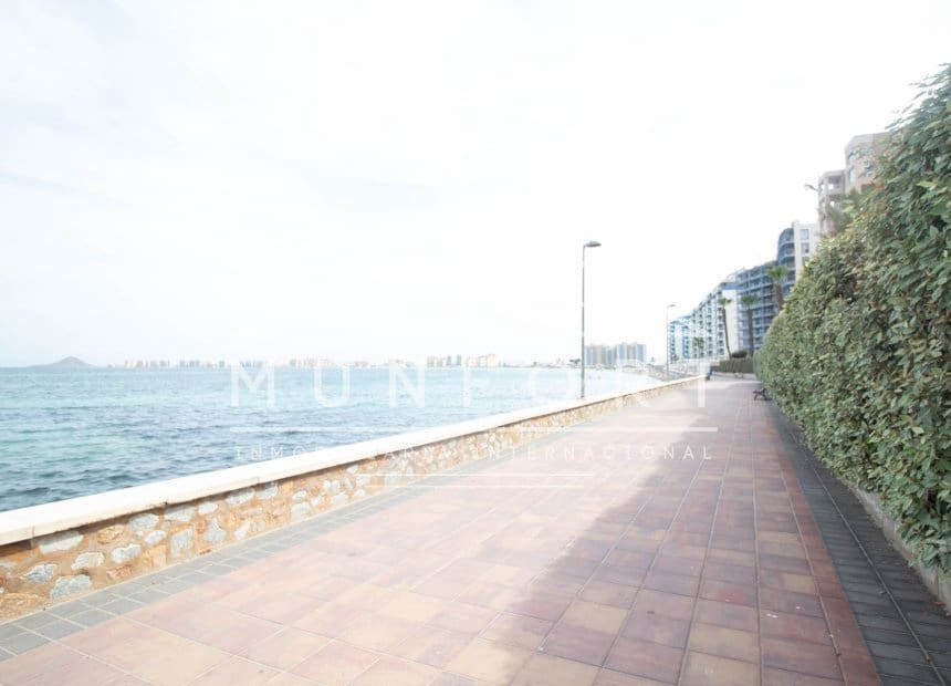 2 soverom Leilighet til salgs i La Manga del Mar Menor med svømmebasseng - € 239 000 (Ref: 9889536)