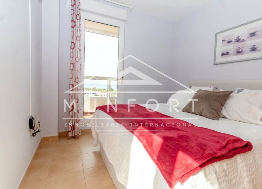 2 soverom Leilighet til salgs i La Manga del Mar Menor med svømmebasseng - € 239 000 (Ref: 9889536)