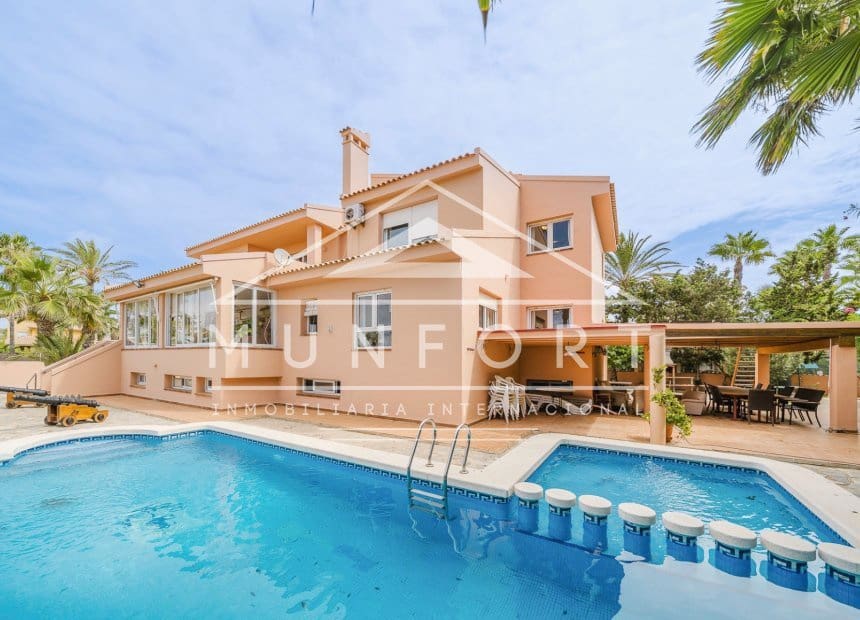 10 soveværelse Villa til salg i La Manga del Mar Menor med swimmingpool - € 1.325.000 (Ref: 9891057)