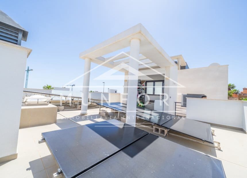 Chalet de 3 habitaciones en San Miguel de Salinas en venta con piscina - 399.000 € (Ref: 9891229)