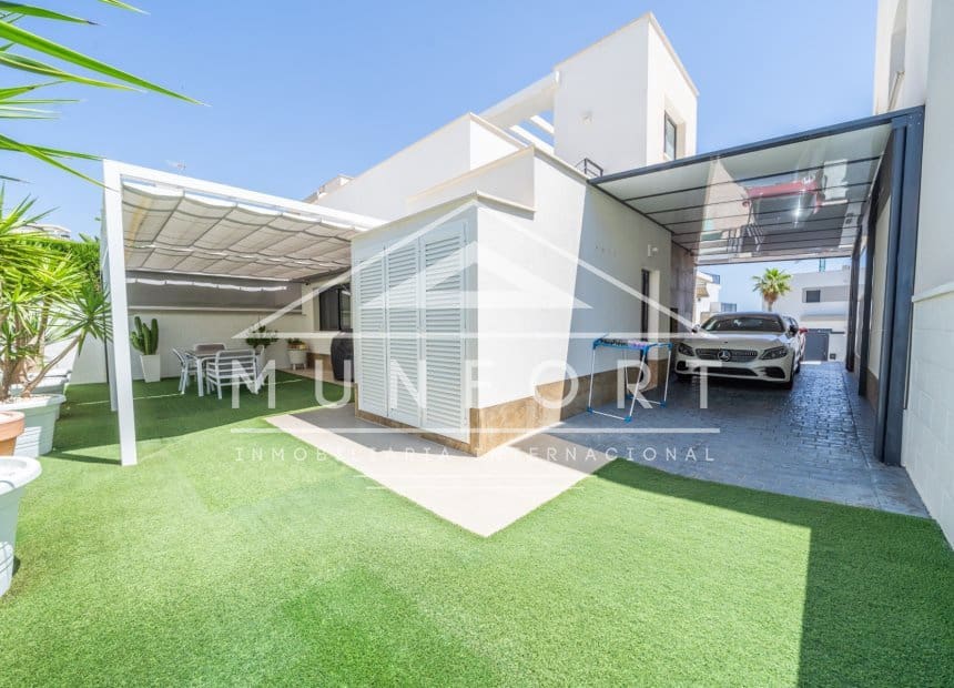 Chalet de 3 habitaciones en San Miguel de Salinas en venta con piscina - 399.000 € (Ref: 9891229)