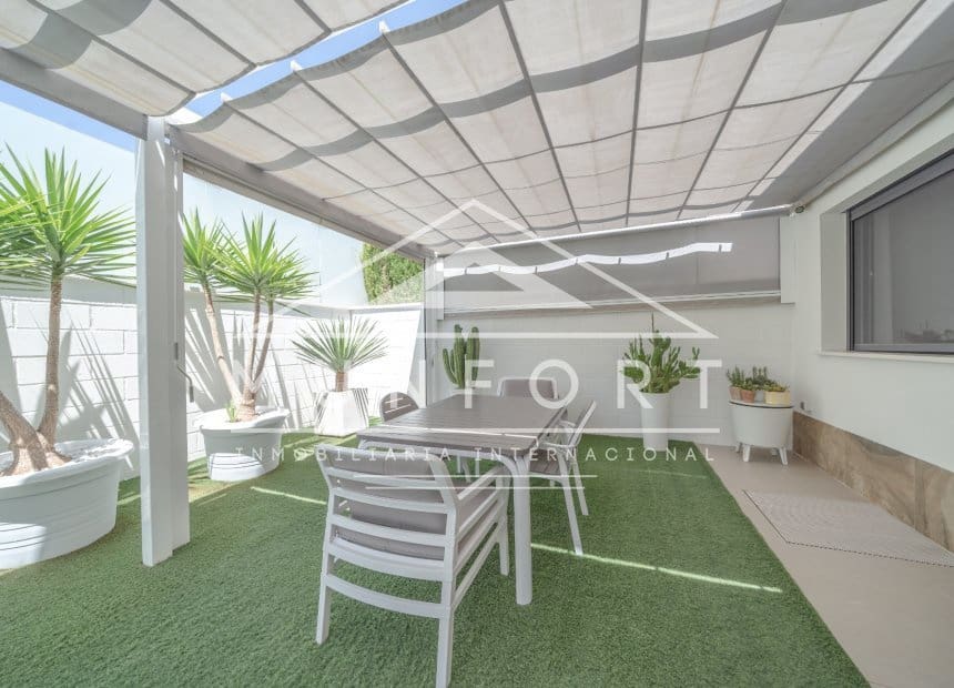 Chalet de 3 habitaciones en San Miguel de Salinas en venta con piscina - 399.000 € (Ref: 9891229)
