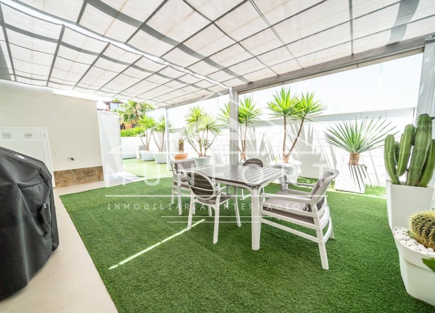 Chalet de 3 habitaciones en San Miguel de Salinas en venta con piscina - 399.000 € (Ref: 9891229)