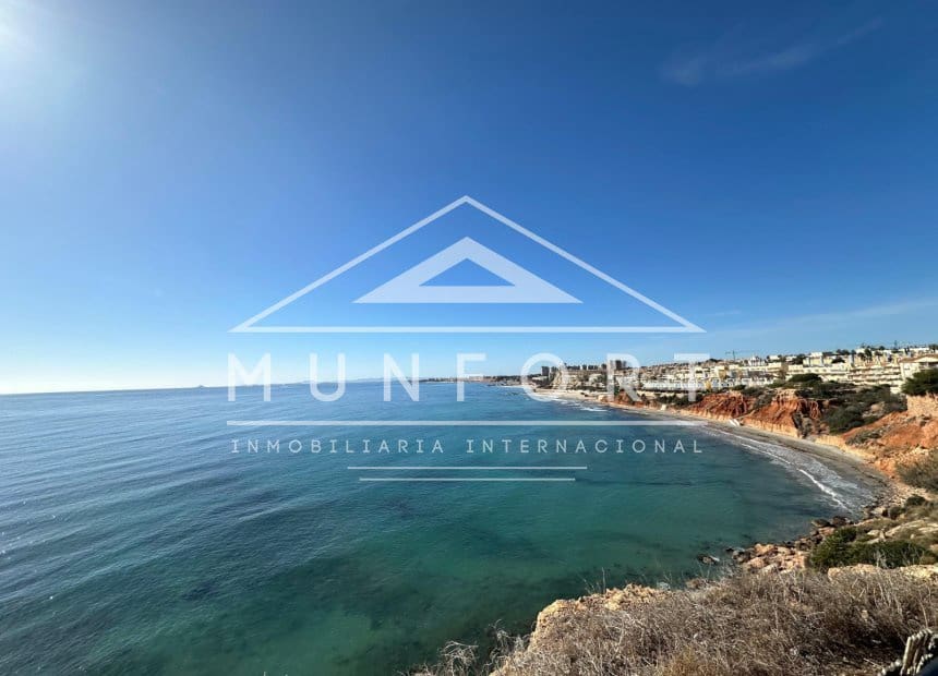 3 bedroom Villa for sale in Dehesa de Campoamor with pool - € 1,470,000 (Ref: 9893089)