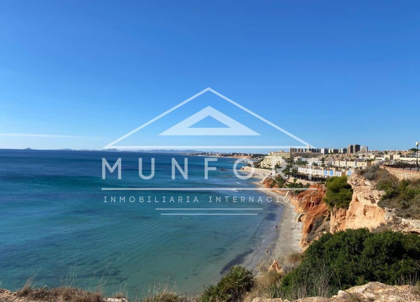 3 bedroom Villa for sale in Dehesa de Campoamor with pool - € 1,470,000 (Ref: 9893089)