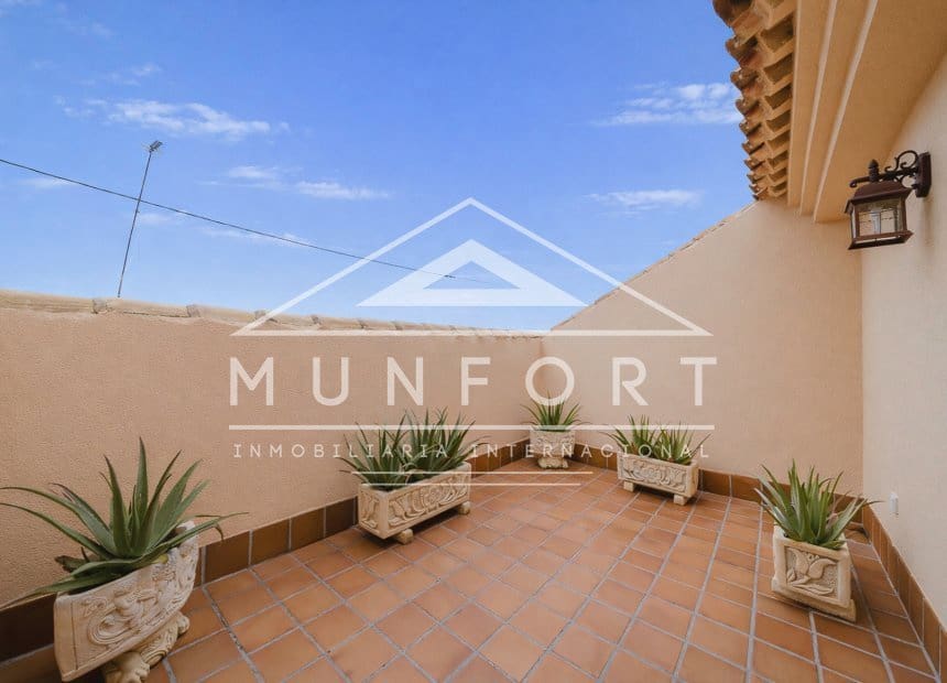 Chalet de 4 habitaciones en Santiago de la Ribera en venta - 650.000 € (Ref: 9893233)